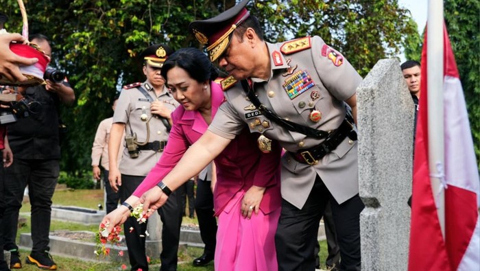 Wakapolri Pimpin Ziarah Nasional di TMP Kalibata Menyambut Hari Bhayangkara ke-80