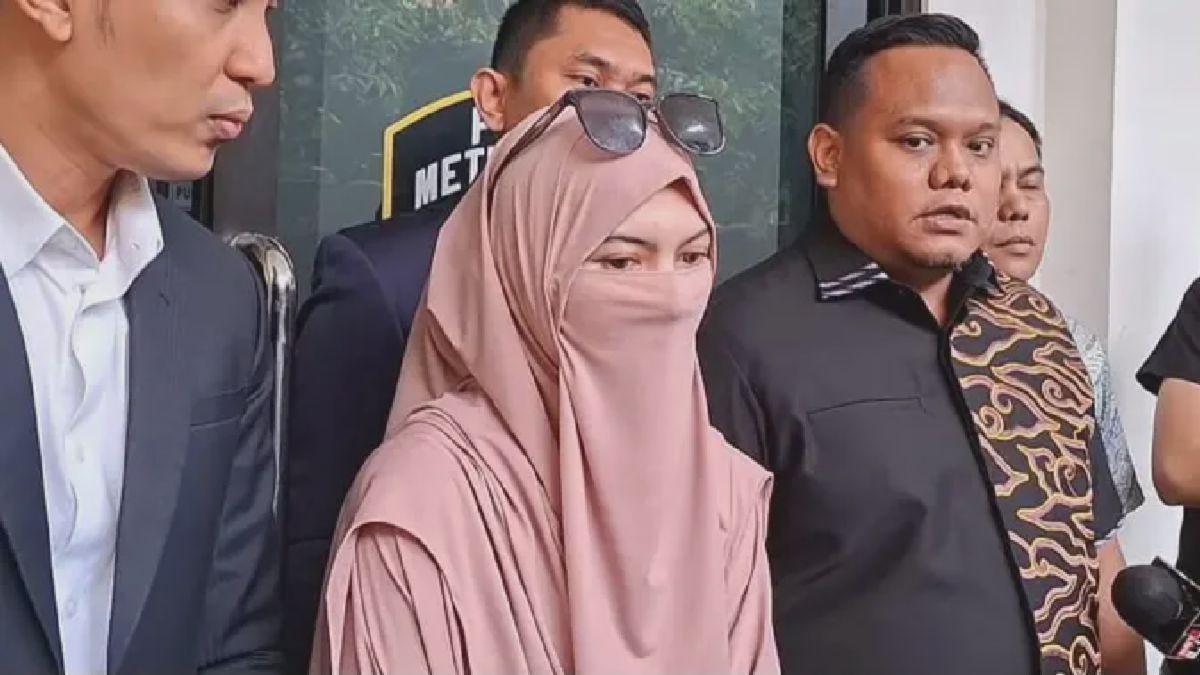 Wardatina Mawa Penuhi Panggilan Polda Metro Jaya Terkait Laporan Suami
