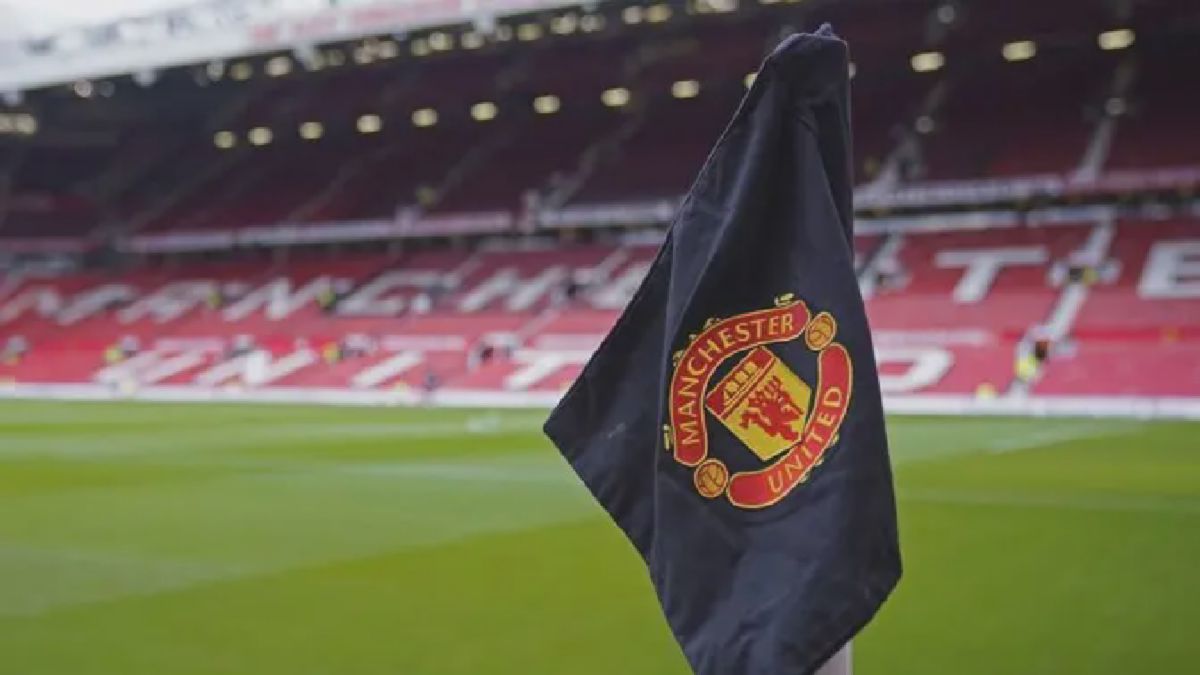 Bendera Sepak Pojok Berlogo MU di Old Trafford Jadi Simbol Kebesaran Klub