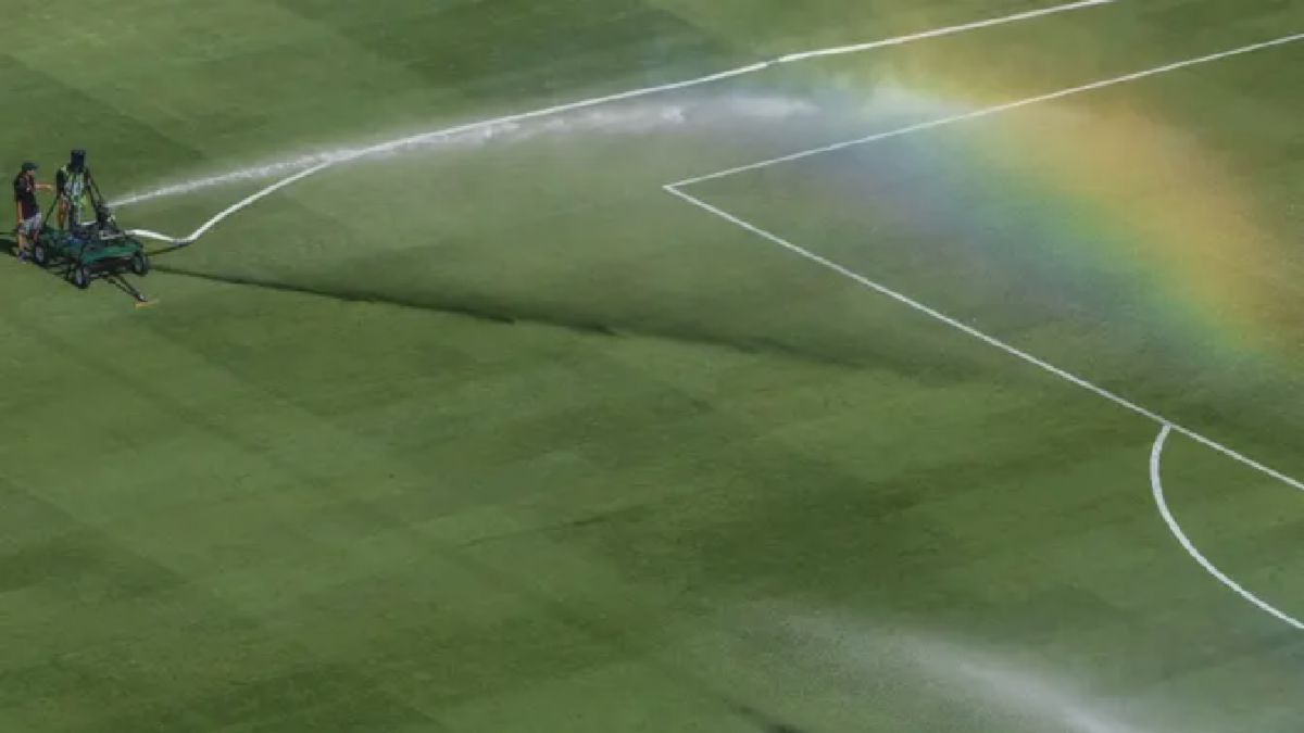 East Rutherford — Pelangi Muncul di MetLife Saat Semifinal Piala Dunia Antarklub
