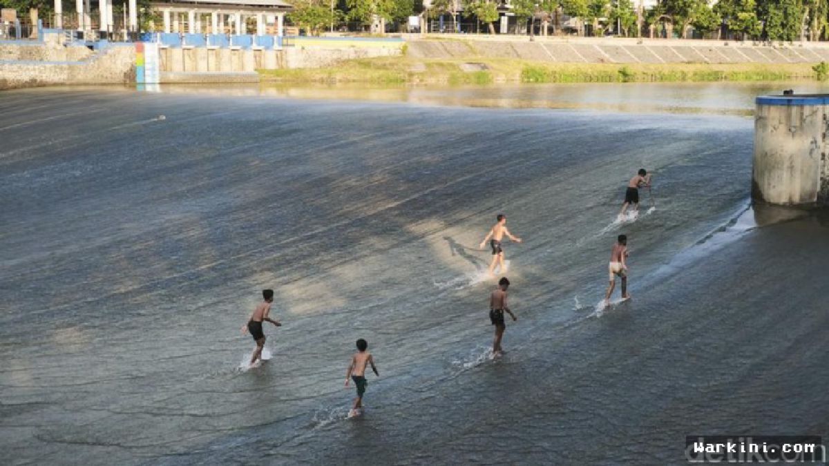 Bendung Pleret Kembali Disulap Jadi Waterpark Dadakan, Emang Boleh Se-seru Itu?