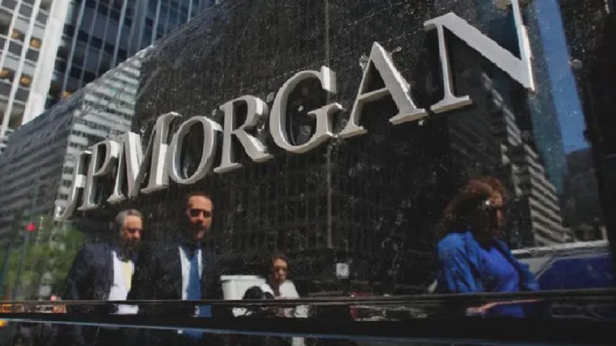JPMorgan Pangkas Biaya Telepon, OJK Soroti Transformasi Digital