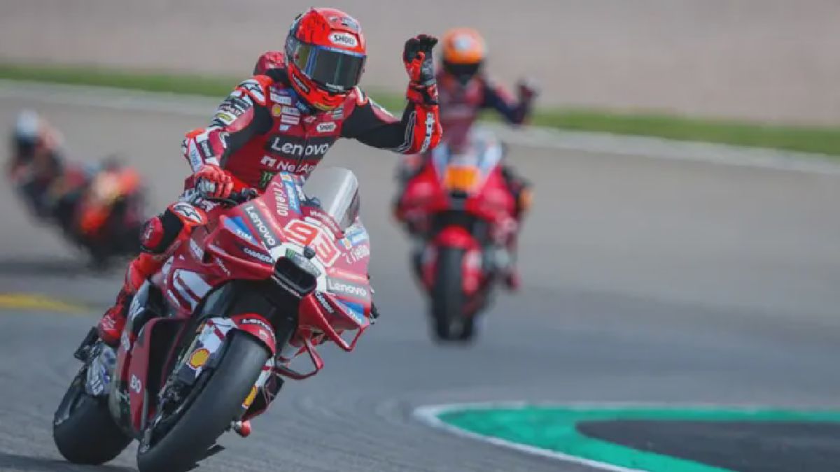HOHENSTEIN-ERNSTTHAL — Pembalap tim Ducati Lenovo, Marc Marquez, menunjukkan performa impresif dengan
