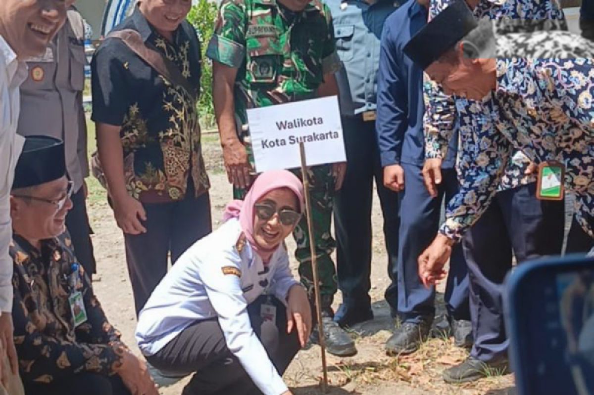 Sebuah sorotan baru menyelimuti panggung politik Kota Solo. Di tengah pusaran tugas