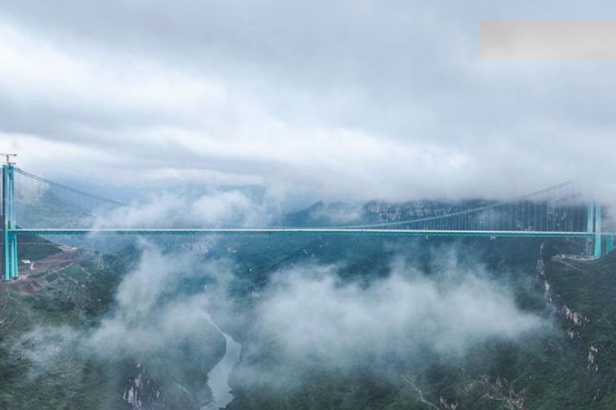 Jembatan Hongqi di Sichuan Ambruk dan Viral di Media Sosial
