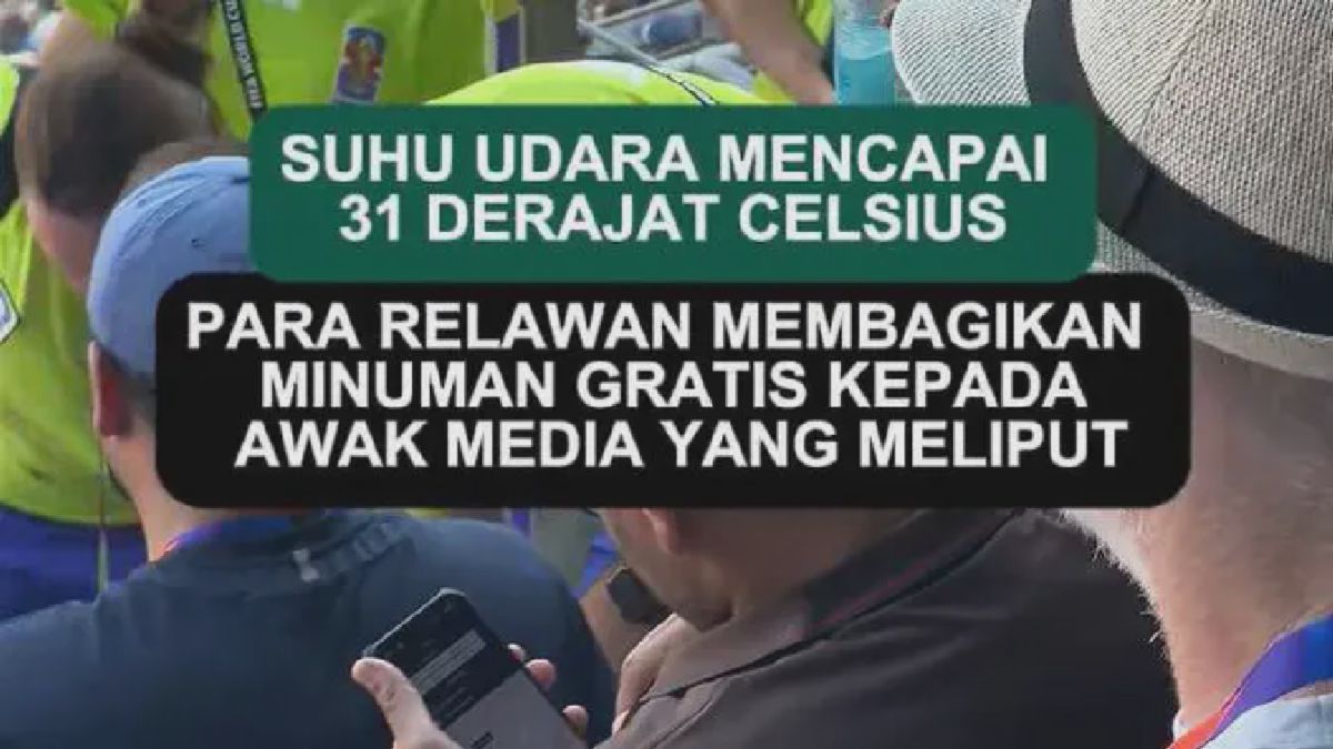 Suhu Capai 31 Derajat, Relawan Bagikan Minuman Gratis ke Awak Media