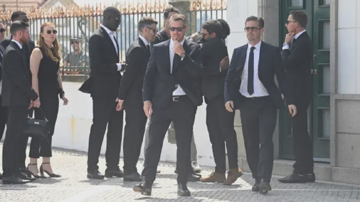 Michael Edwards Hadiri Pemakaman Diogo Jota dan Saudaranya di Portugal