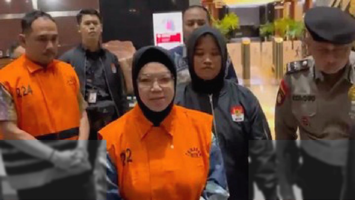 Penampakan Bupati Sukoharjo Etik Suryani Jadi Tahanan KPK