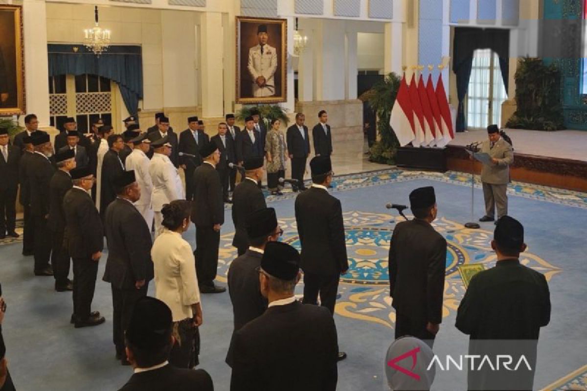 Prabowo Lantik 25 Pejabat Negara dan 10 Duta Besar Baru