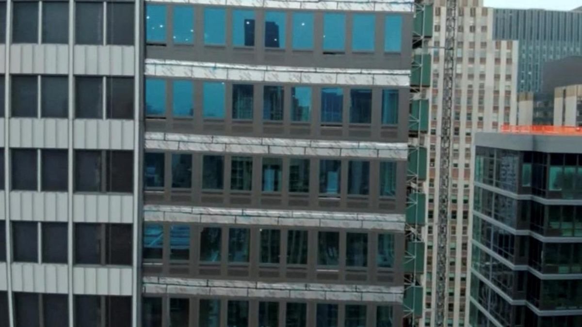 Gedung Pencakar Langit Tiba-Tiba Goyang, Warga Dievakuasi